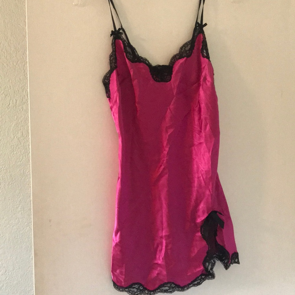 In Bloom hot pink and black satin neglige